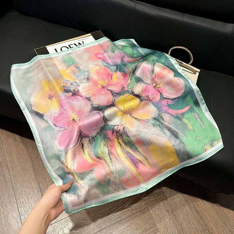 Retro silk scarves for women's new high-end accessories, neck small square scarf, scarf waist, fashionable and versatile, and gifts can be given.