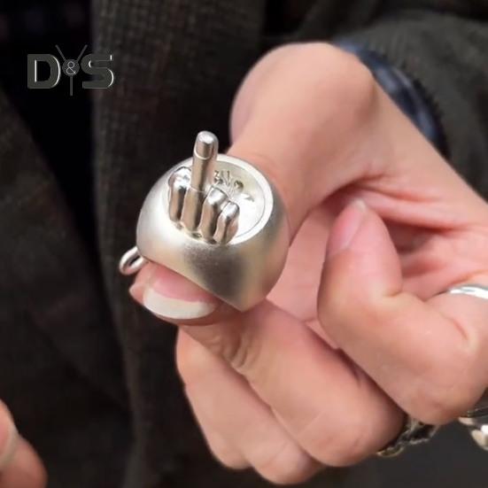 Выдвижное кольцо на средний палец, вращающееся кольцо на средний палец, ретро-персонаж, нишевое кольцо для снятия стресса, рождественский розыгрыш, подарок на средний палец