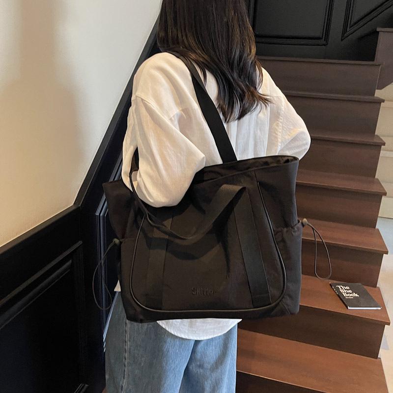 High-End Women's Lightweight Waterproof Tote: Versatile 2025 Large-Capacity Shoulder Handbag