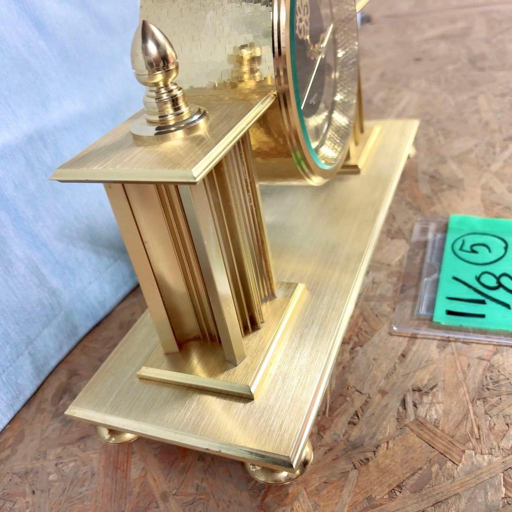 Used Gleaming presence! Retro and elegant SEIKO desk clock. Antique interior SEIKO Quartz Gold desk clock.