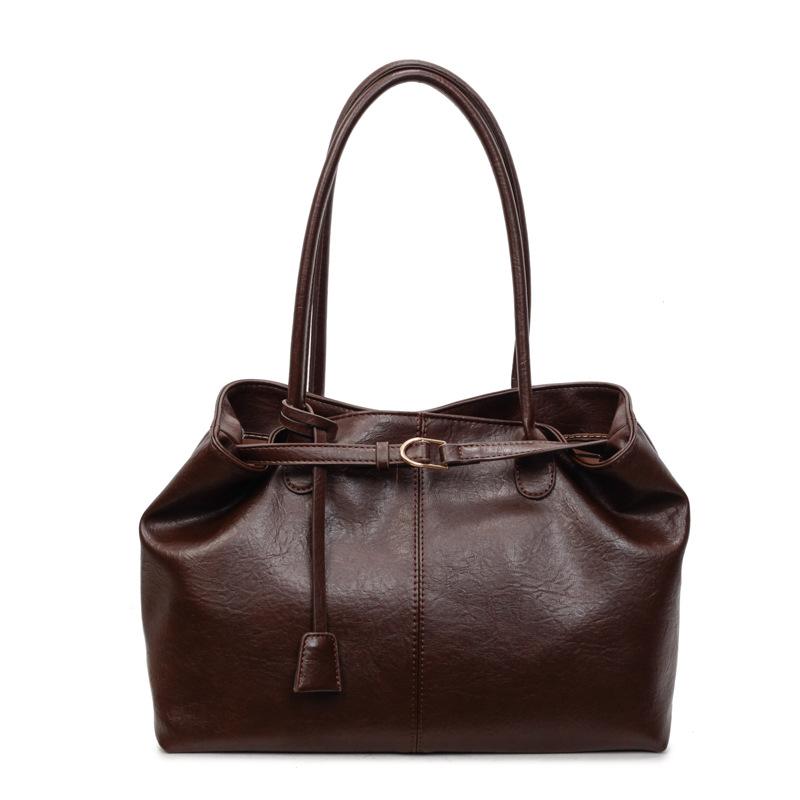 Ретро сумка женская большой вместимости 2025 новая осень и зима универсальная простая сумка через плечо премиальная текстура сумка-тоут для поездок