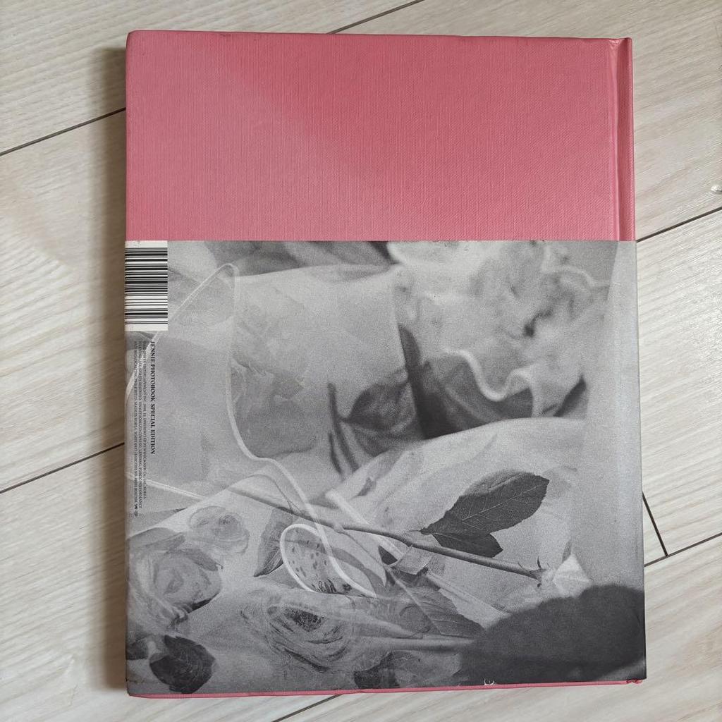 [USED] JENNIE SOLO PHOTOBOOK SPECIAL EDITION