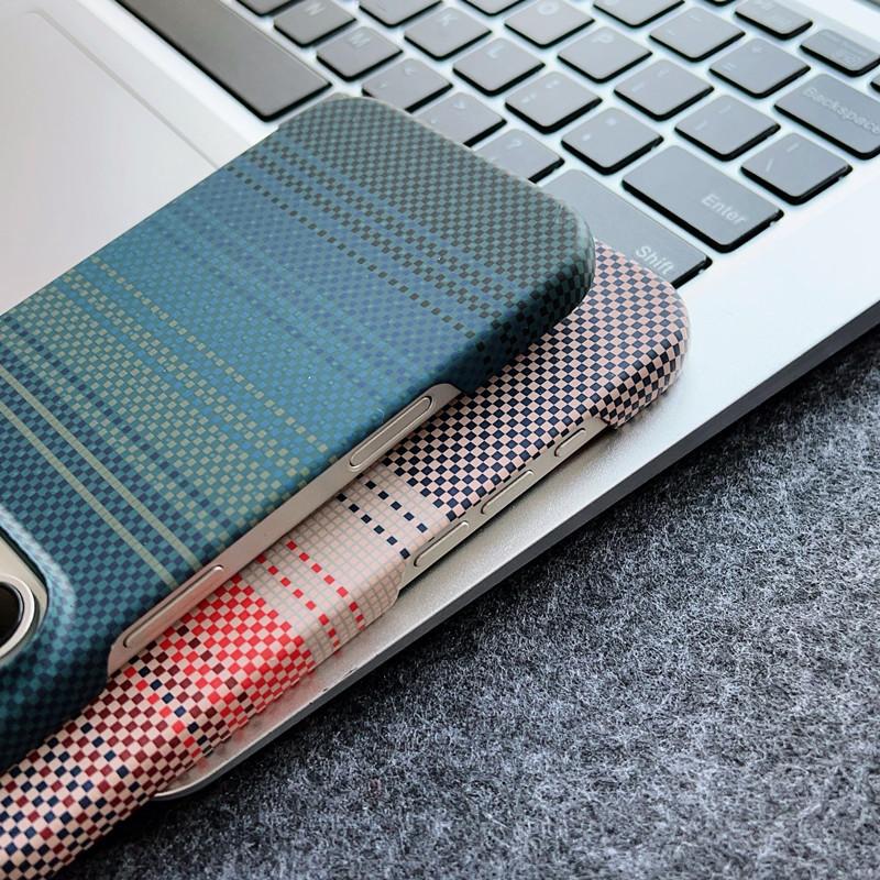 Подходит для iPhone17proMax Матовый чехол для телефона с магнитной фиксацией Карбоновое волокно Apple 16 Полузакрытый клетчатый 15 Защитный чехол