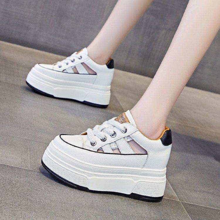 Туфли Muffin на платформе женские сандалии лето 2025 новые туфли, маленькие люди показывают рост, полые внутри увеличивают рост женские туфли, маленькие белые туфли