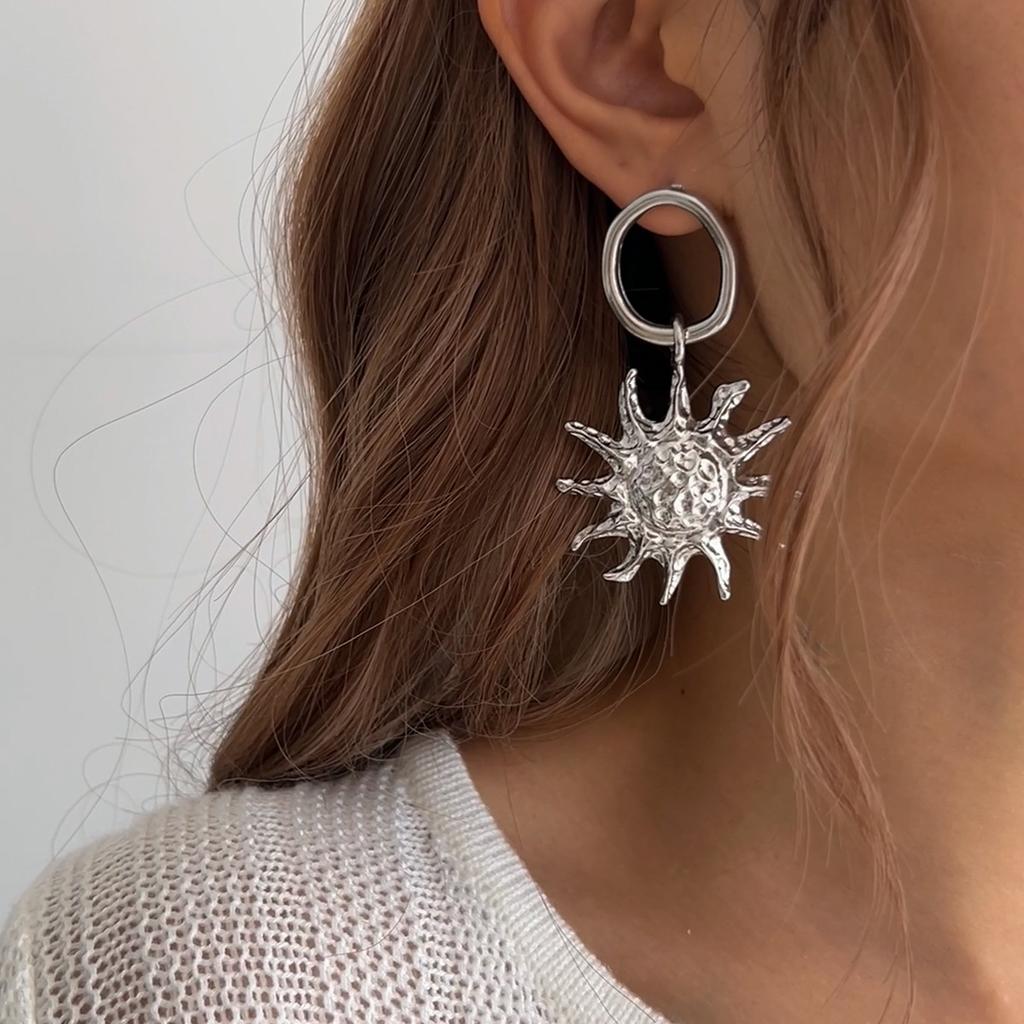 Модные средневековые украшения Mangstar Alloy French Sun Personality Trendy Women's Earrings Sun Flower Earrings
