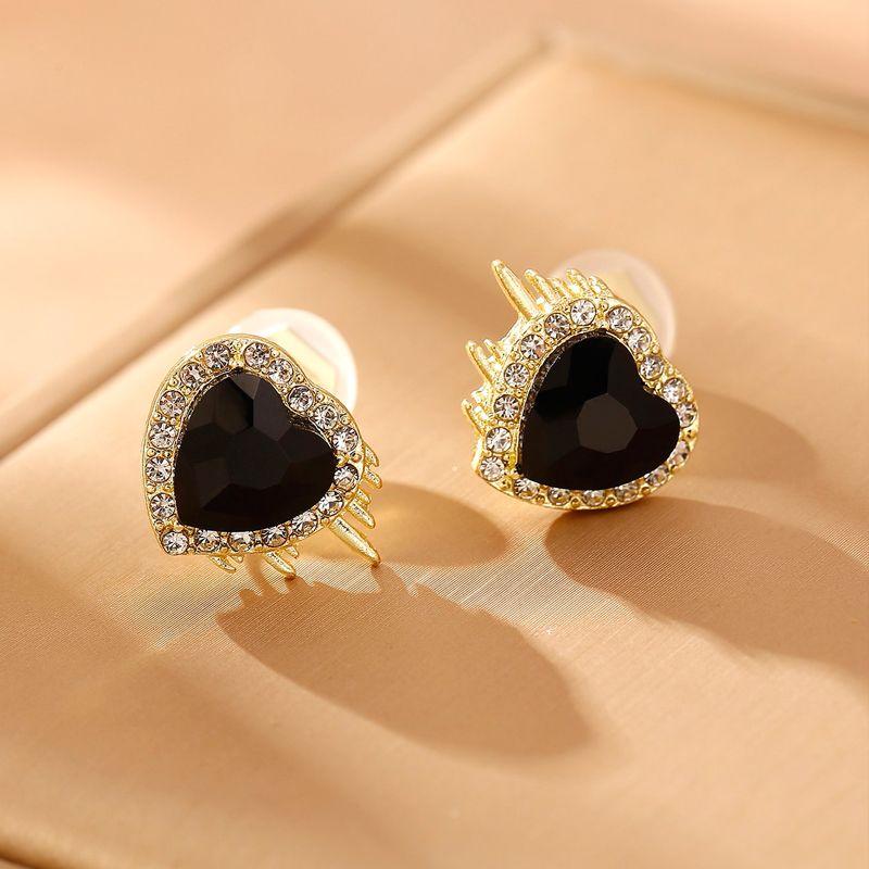 2024 New Fashion Rhinestone Heart Without Piercing Ear Clip Earrings for Women Imitation Crystal Earrings