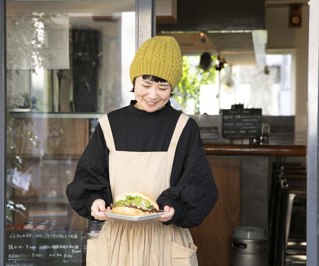 Everyday Life and Hand-Knitted Hats (Lady Boutique Series No. 8577)