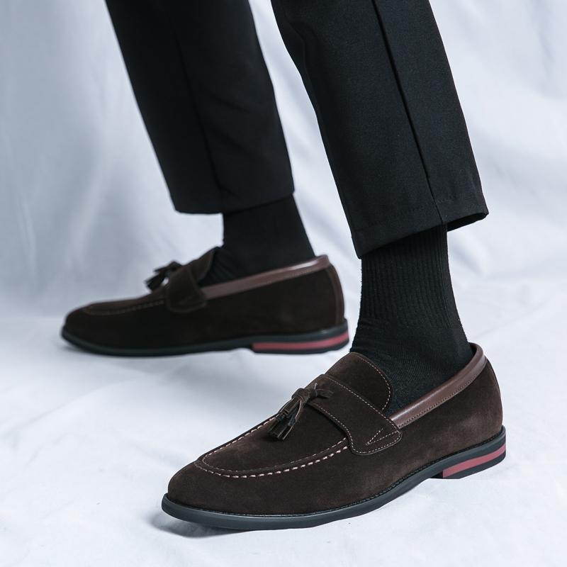 Мужские повседневные кожаные туфли для ходьбы, деловые, нескользящие, с мягкой подошвой, рабочие лоферы, кисточки, заостренный носок, плоская подошва, кроссовки для отдыха на природе
