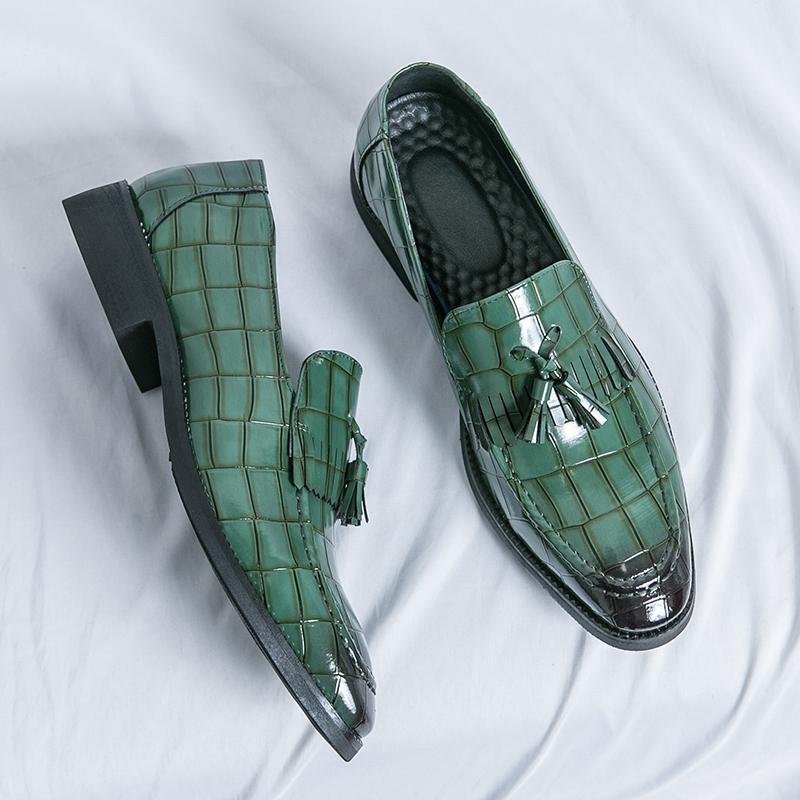 Fashion Classic Men's Casual Loafers Driving Shoes Moccasin Fashion Male Comfortable Slip-On Leather Shoes Men Green Tassel Dress Shoes
