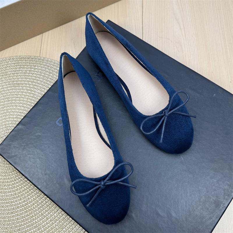Модные балетки для женщин 2025 Новые ретро балетки с бантом-бабочкой из замши с мелким круглым носком Женская обувь больших размеров 44 43 42