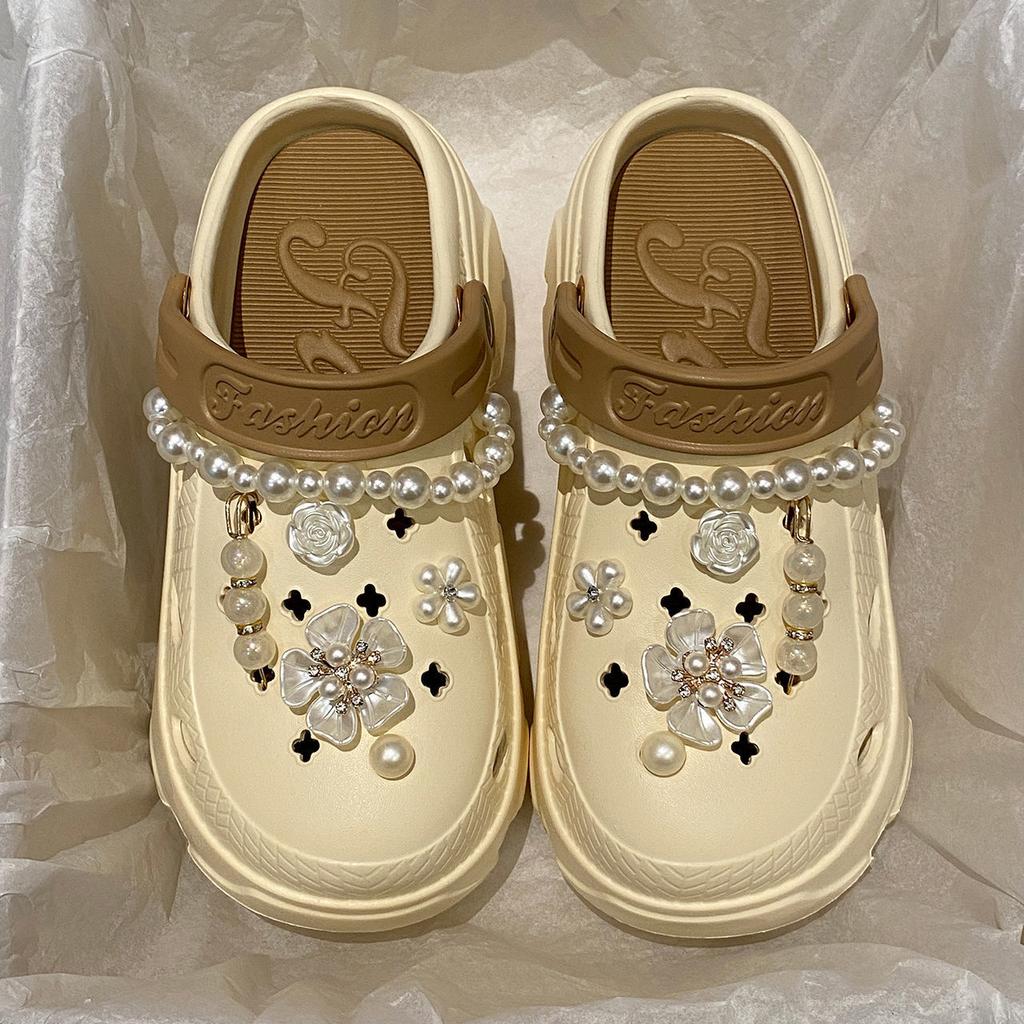 Модные женские сандалии на толстой платформе с жемчужной цепочкой 2024 года, летние пляжные тапочки с толстой подошвой, женские с цветами, мягкие сабо из ЭВА, садовая обувь