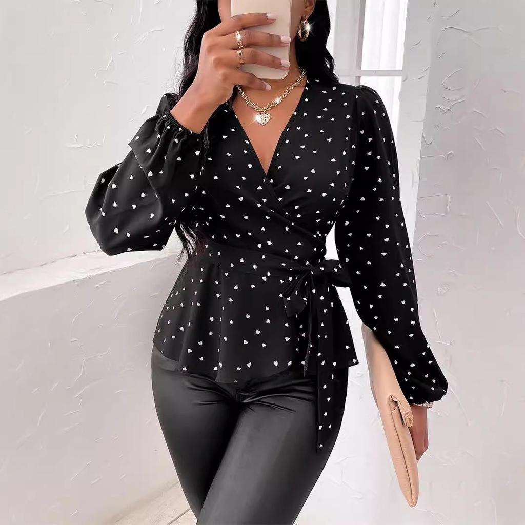 2024 Осень Женский топ с V-образным вырезом, принтом в виде сердечек и завязками