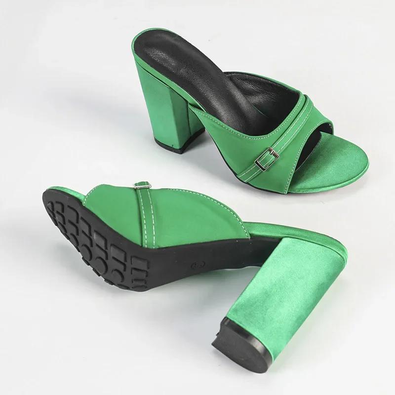 Модные шлепанцы на массивном высоком каблуке Женские сексуальные сандалии-слайды с открытым носком 2025 Лето Элегантные зеленые атласные Нескользящие туфли на платформе и высоком каблуке