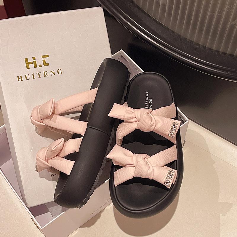 Крутые шлепанцы на толстой подошве для женской уличной обуви 2025 новый летний темперамент модные универсальные шлепанцы с бантом