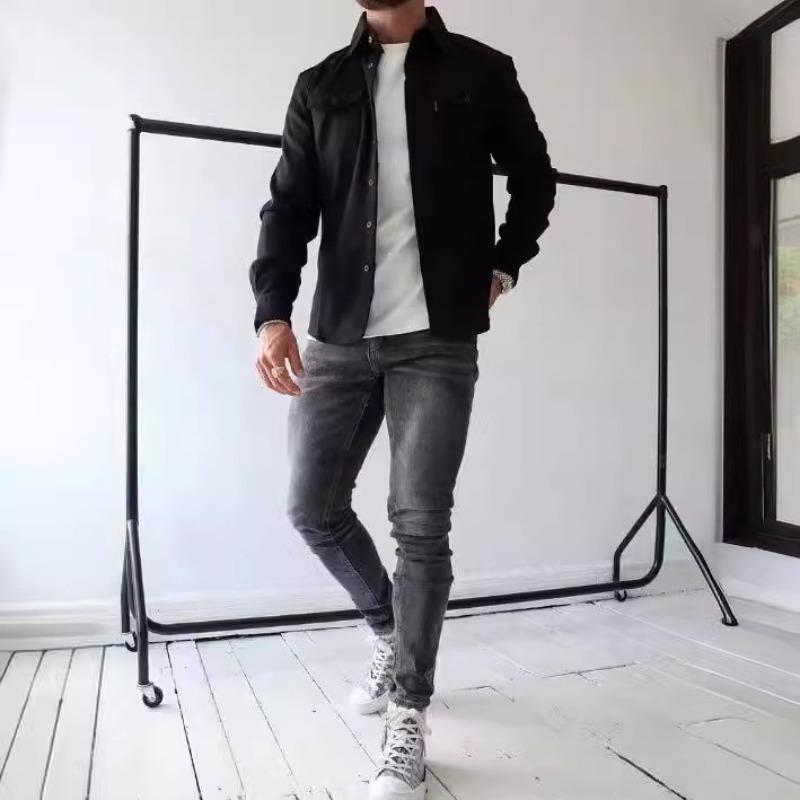 мужчина в гранж образе косуха и клетчатая рубашка