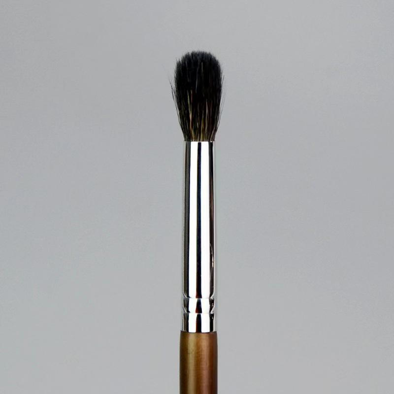 Скошенная кисть для макияжа из шерсти животных для теней, растушевки, консилера и нанесения на губы и брови.