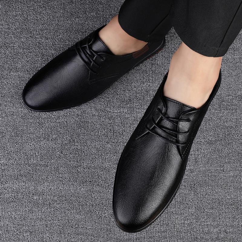 Новинка 2024 года, мужские модельные туфли из натуральной кожи, дышащая деловая обувь для среднего возраста, свадебная обувь с круглым носком, мужская обувь на плоской подошве