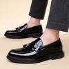 Лакированные кожаные мужские мокасины Модный стиль с кисточками и острым носком Для вечеринок, ночных клубов, отдыха на природе, деловые мужские туфли черного цвета