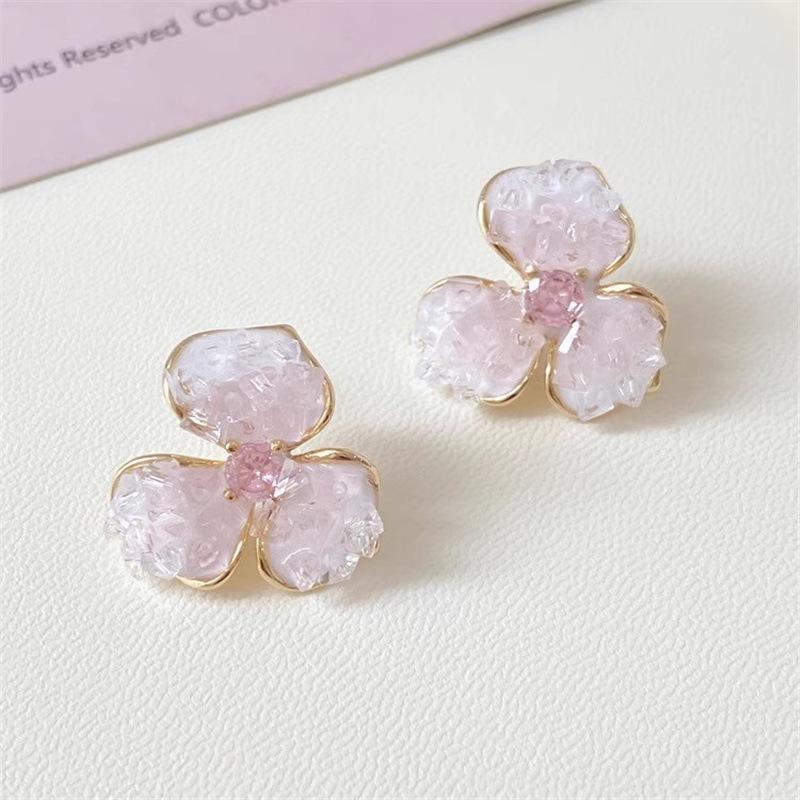 Sweet Romantic Gradient Cherry Blossom Pink Broken Diamond Crystal Three-petal Flower Stud Earrings for Women Piercing Jewelry