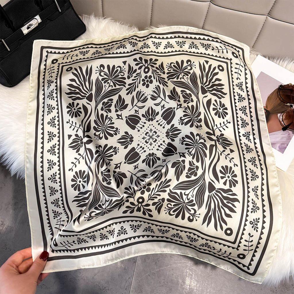 Fashionable tiger print square scarf, modern and chic, retro wild sexy, multi-functional outerwear decorative silk scarf