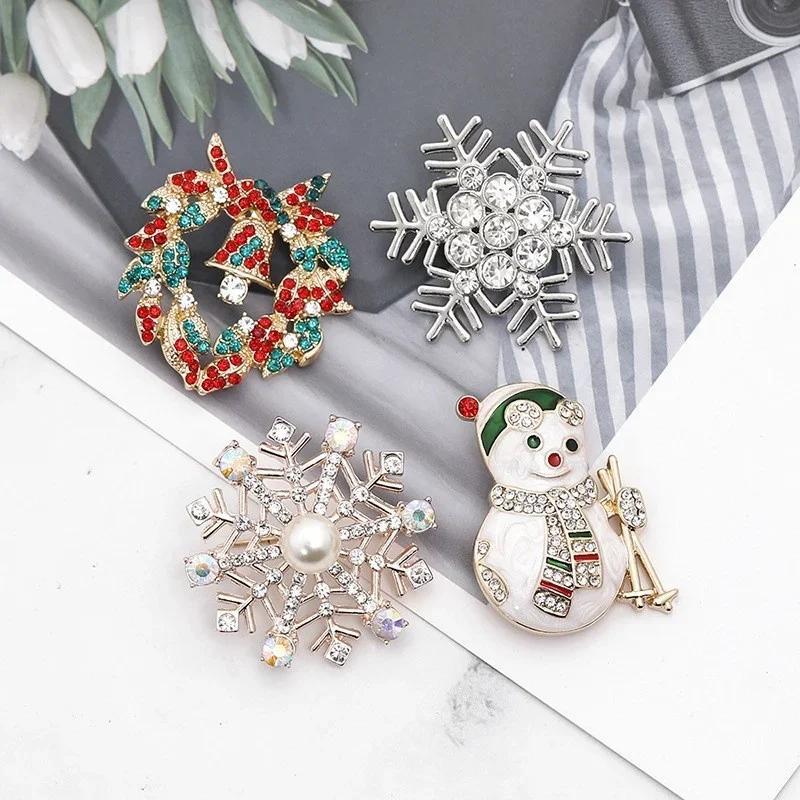 Christmas Creative Brooch Fashion Snowman Santa Claus Deer Bell Rhinestone Badge Lapel Enamel Pin Jewelry Accessories for Women