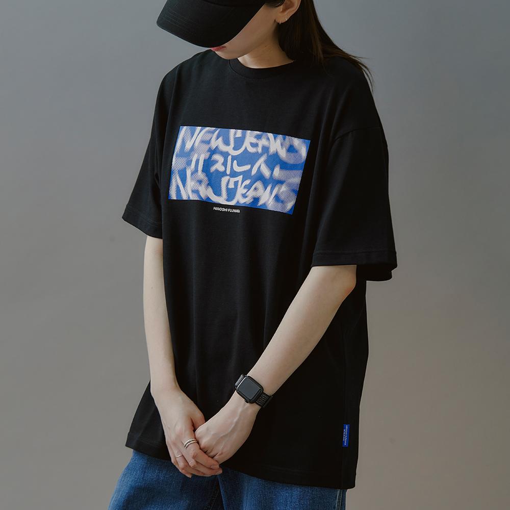 Футболка-коллаборация NewJeans x Хироси Фудзивара ВЕР.3 (ЧЕРНЫЙ)