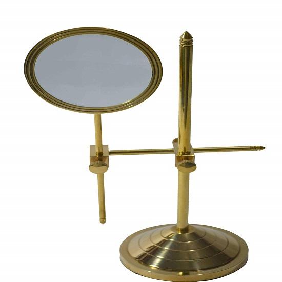 Изготовление ювелирных изделий в античном стиле с увеличительным стеклом