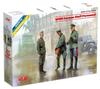 ICM WWII German Officers Staff Plastic Model 24020 1/24 &