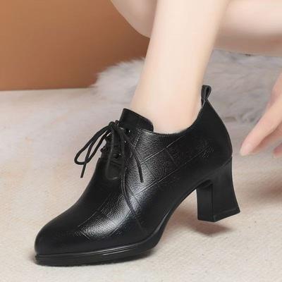 2025 новая женская обувь на шнуровке, средний каблук, одинарная обувь, нескользящий толстый каблук, модная весенне-осенняя обувь для мамы, женские маленькие кожаные туфли в британском стиле