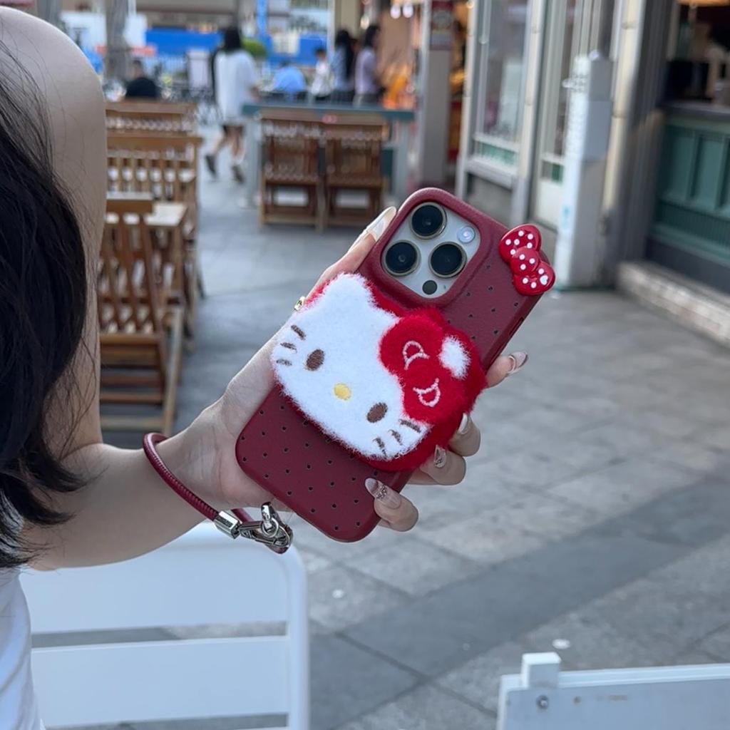 Осень и Зима Плюшевый Трехмерный Браслет Kt Подходит для Чехла для Мобильного Телефона IPhone16 Защитная Крышка Apple 15 14 Кожаный Узор Мягкий