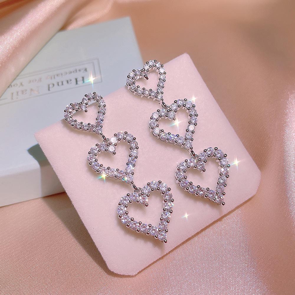 High End Niche Design Fashionable and Versatile Love Earrings for Women Peach Heart Shaped Earrings