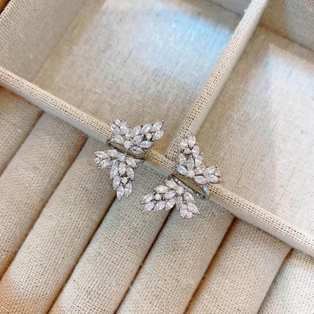Exquisite light luxury rhinestone zircon butterfly stud earrings, bright new niche design, high-end versatile art earrings