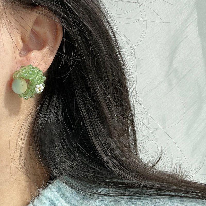 Жемчужные серьги-пусеты в виде цветка и луны, модные серьги с дизайном личности, милые, уменьшающие возраст, маленькие свежие серьги