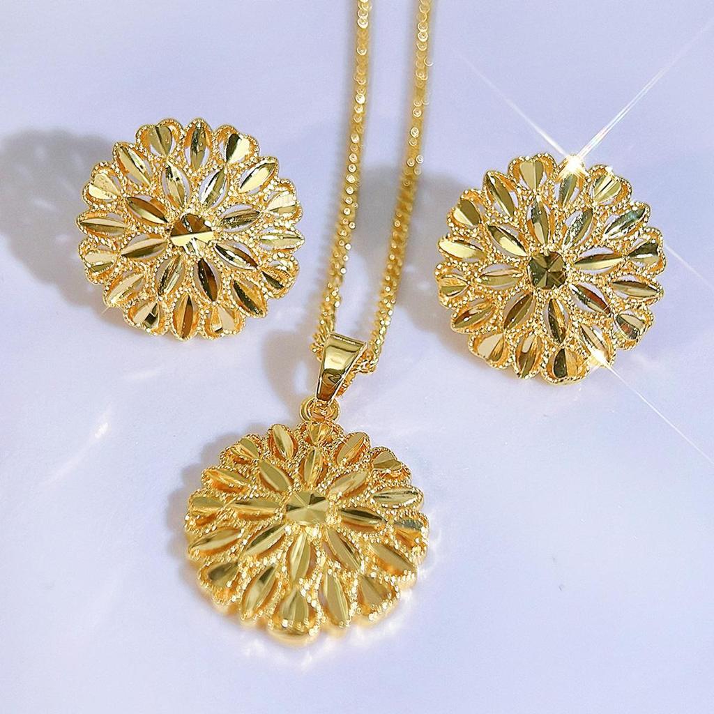 CMM Two-Piece Set Of Luxurious Golden Round Circle Carved Pendant Necklace Earrings Women's Party Jewelry Accessories