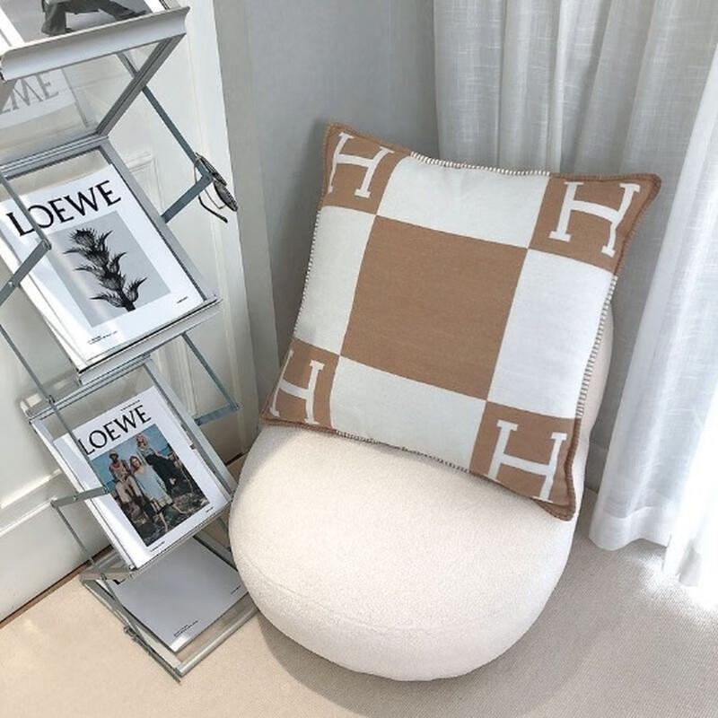 Вязаная наволочка для декоративной подушки LISM