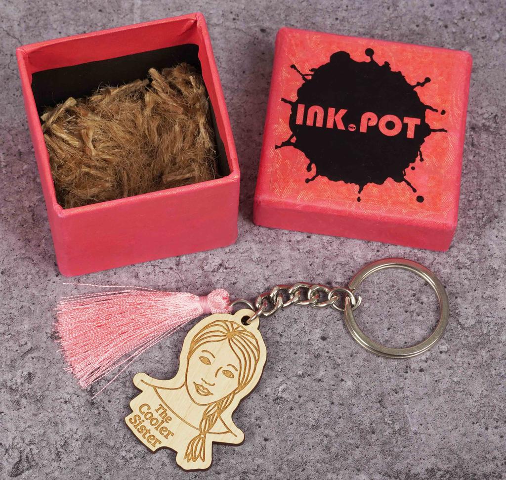 Inkdotpot Брелок для ключей для сестры, гравированный деревянный держатель для ключей, подарок на новоселье