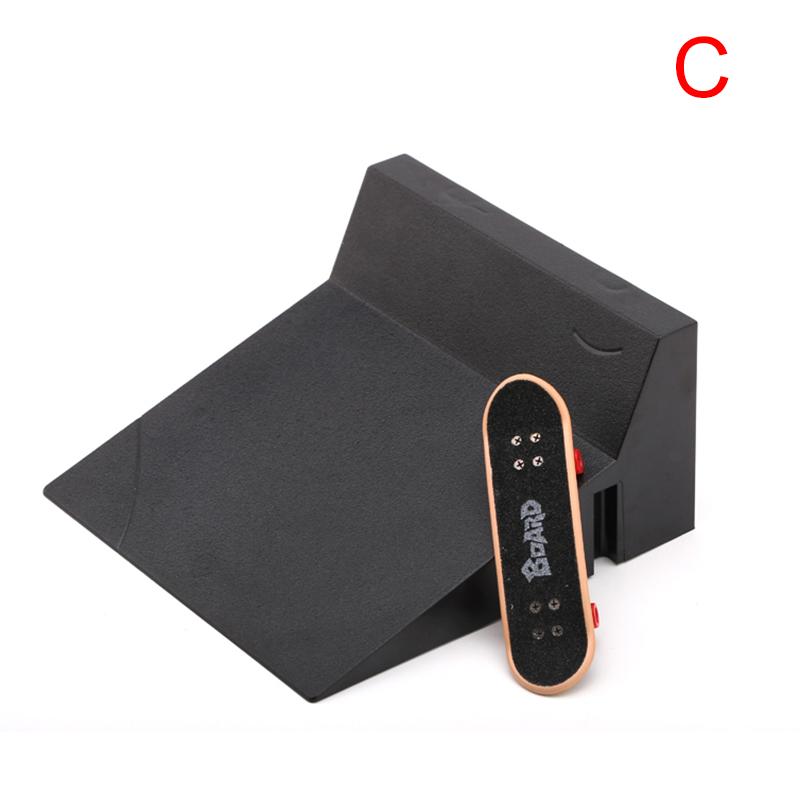 Набор игрушек для скейтбордов для пальцев, мини-тренировочная доска для катания на коньках с рампой