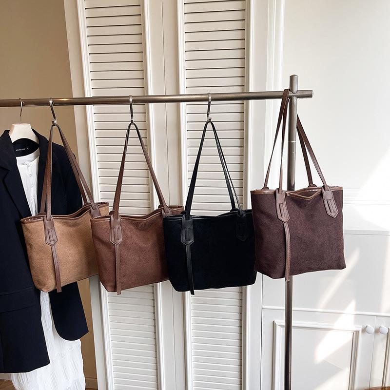 Сумка-тоут из замши в корейском стиле: Европейский и американский ретро, большая вместимость, повседневная сумка-мессенджер через плечо