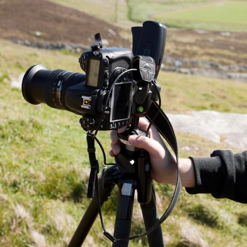 67mm Reversible Lens Hood for RF 85mm F2 Macro IS Lens Protects Against Unwanted Light ET77