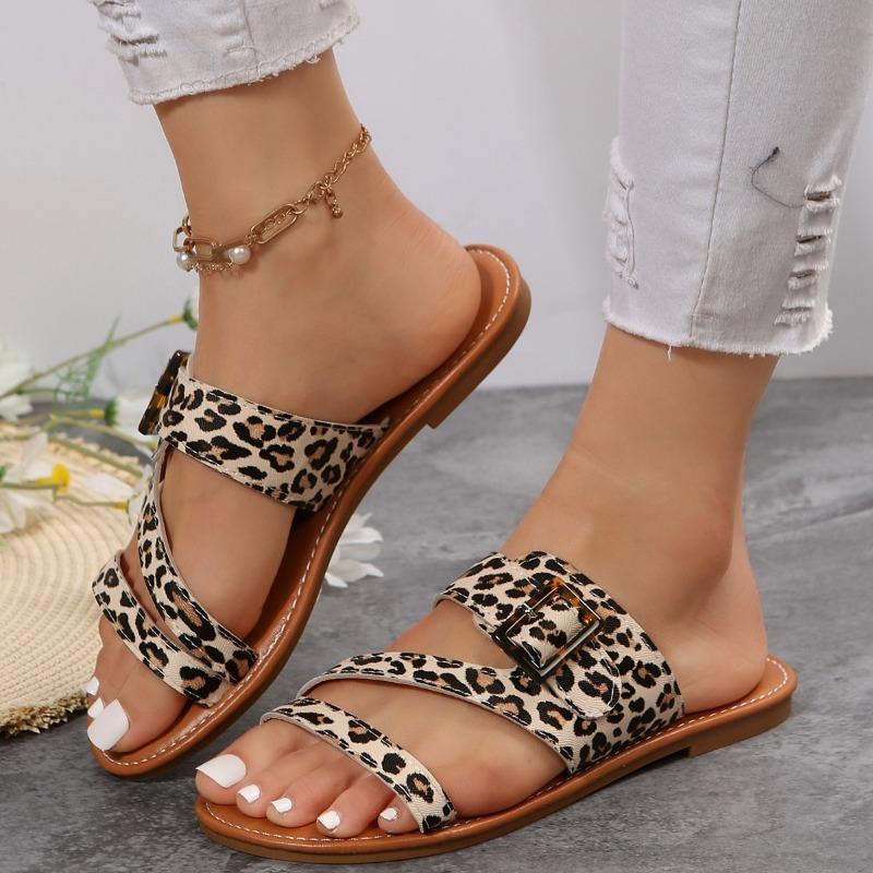 2024 Spring/summer New Flat Buckle Sandals with Large Size Round Head Leopard Print Women's Beach Slippers