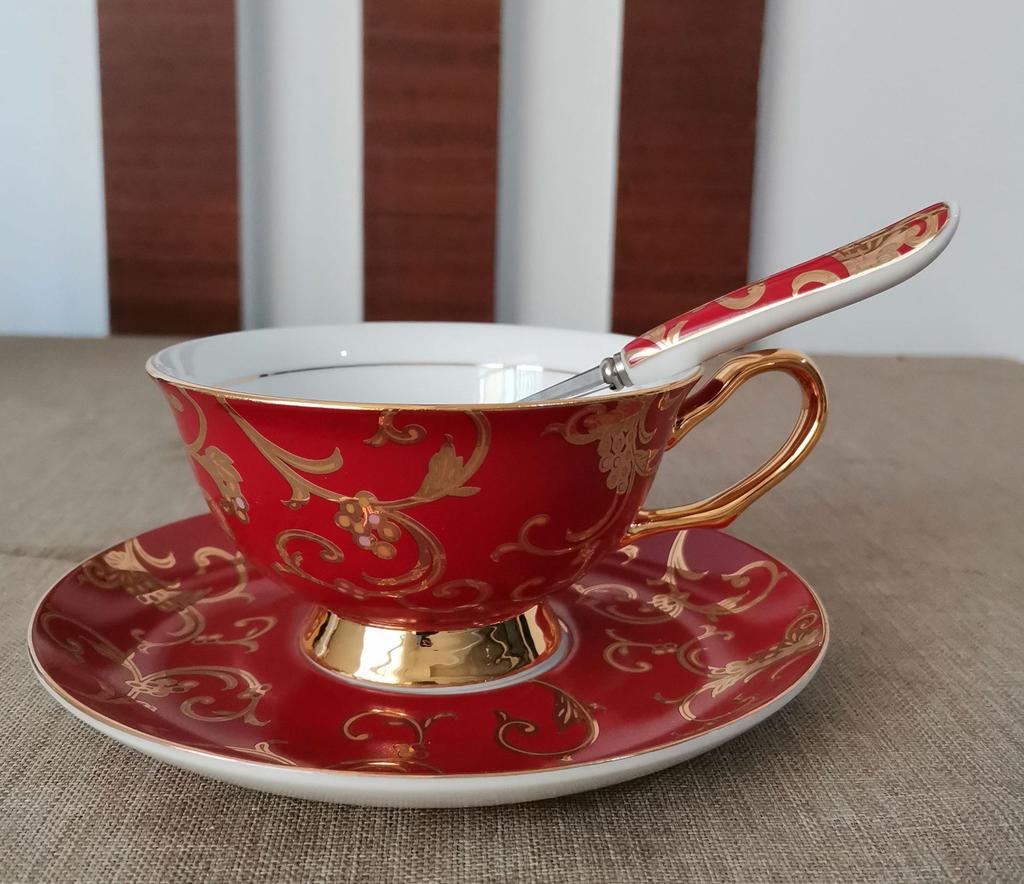 1 комплект, винтажный набор чайных чашек из костяного фарфора, изысканная керамическая кофейная чашка с цветочным узором и золотой отделкой, декор для столовой и стола