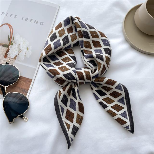 Дизайнерский велюровый квадратный шарф для женщин, шейный платок, галстук, модный маленький клетчатый шарф для волос на запястьях, новый платок, бандана 