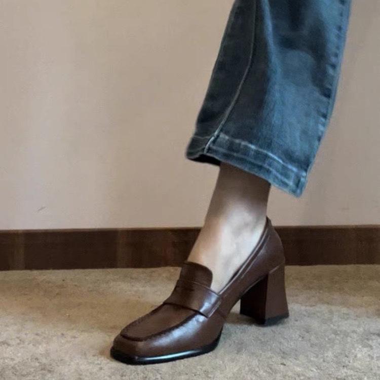 Лоферы женские юбка толстый каблук высокие каблуки британский стиль маленькие кожаные туфли удобные темперамент квадратный нос новые черные одинарные туфли