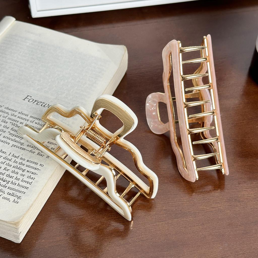 Chic Style Geometric Hair Claw Clip For Effortless Elegance In Trendy Shades