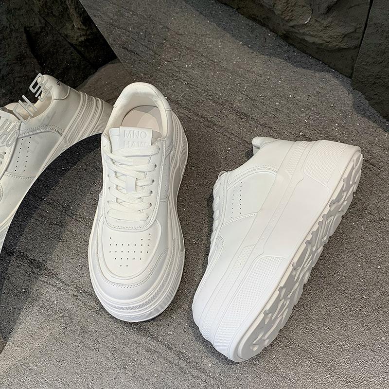 Женские базовые кожаные маленькие белые туфли женские 2024 новые маленькие на толстой подошве увеличивающие рост универсальные низкие туфли для сноуборда