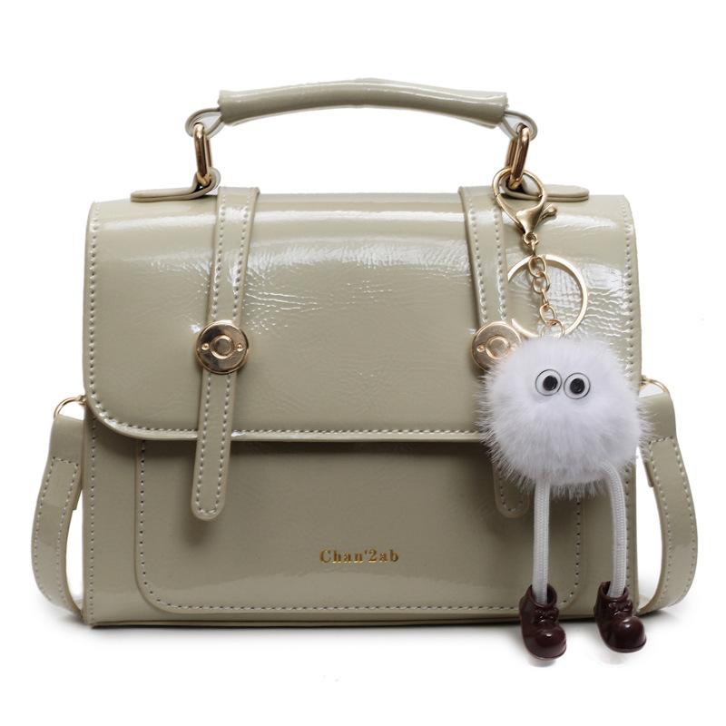 Super fire small bag women's retro 2025 new spring and summer versatile shoulder messenger bag casual explosion portable small square bag