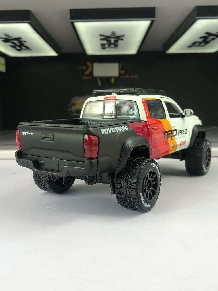 Maisto 1:27 2023 Toyota Tacoma TRD PRO car model, zinc alloy metal decoration, collectible gift car