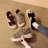Ретро платформа римские сандалии для женской летней носки 2025 новые высококлассные легкие роскошные модные пляжные туфли с леопардовым принтом для двух способов носки