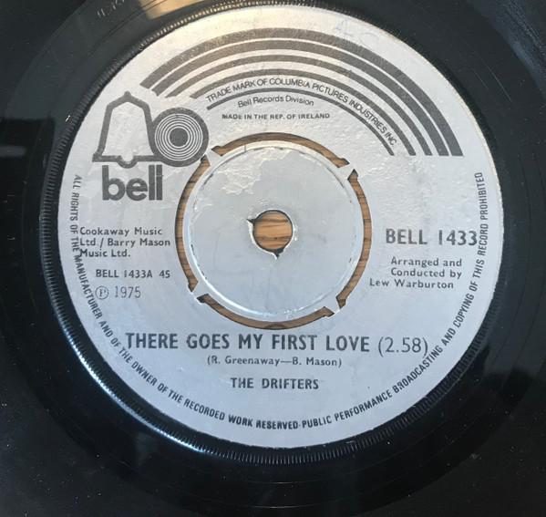 7-дюймовая пластинка DRIFTERS There Goes My First Love BELL1433 Bell Records 1975 Ирландия SoulFunk Б/у