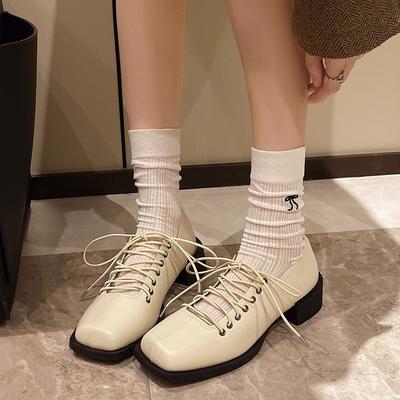 Мода 2025 Женские туфли-лодочки на высоком каблуке из мягкой кожи Девушки Модный стиль Туфли со шнуровкой с вырезами Женские сандалии Обувь больших размеров